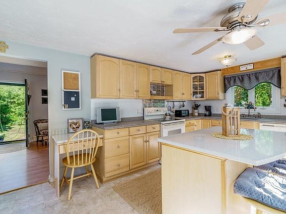 5th image of 4 Gunstock Cir