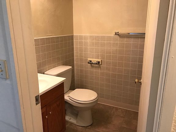 2nd image of 202 15th St W
