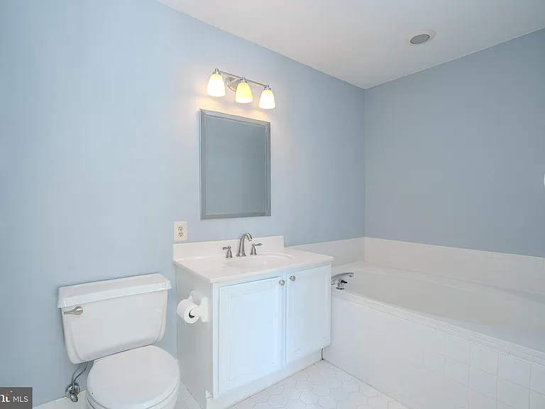 128 S Barrow Pl — Photo 24