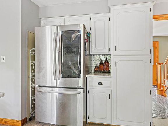 3rd image of 7611 W Parkside Dr