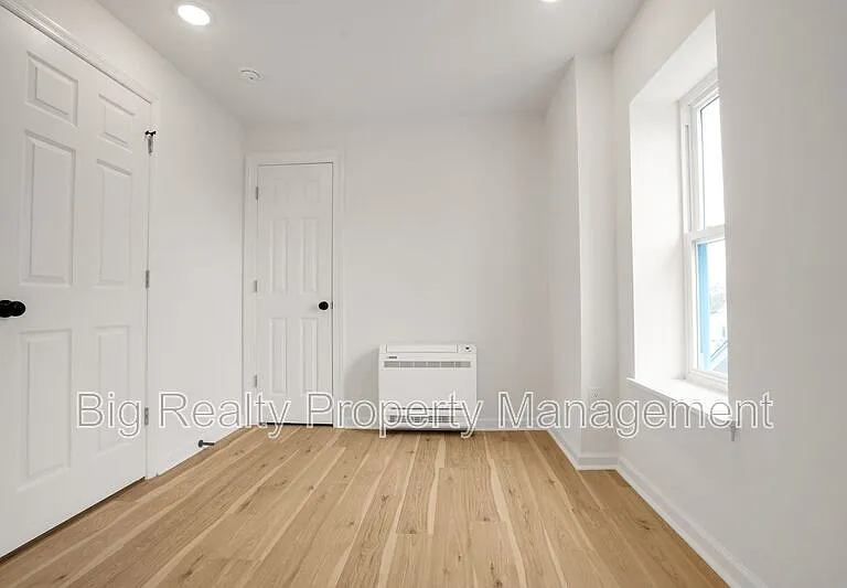 228 Bridge St #2 — Photo 19