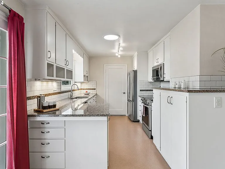735 E 23rd Ave — Photo 13