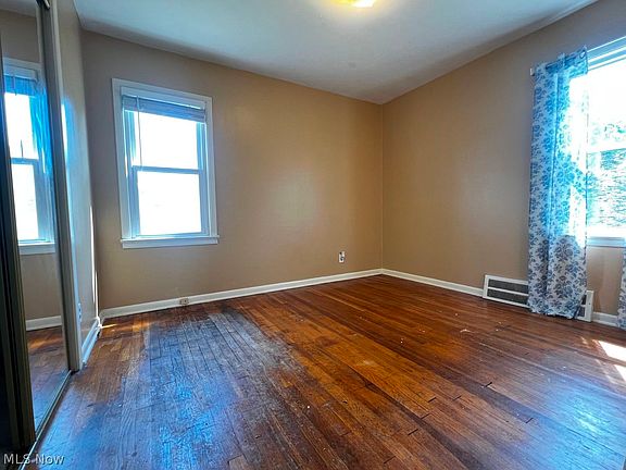 5th image of 5132 Strawberry Ln
