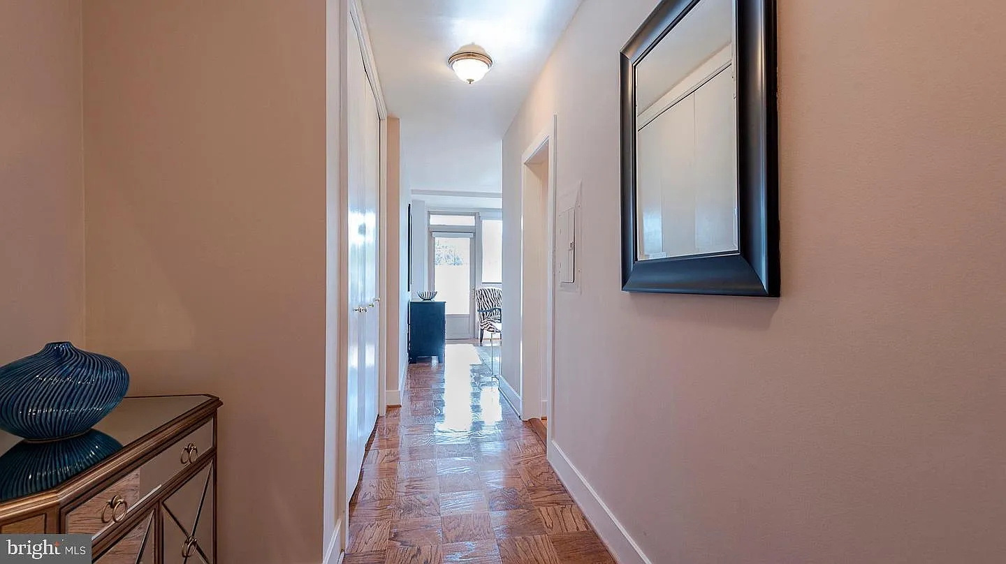 1 bed, 1.0 bath, 950 sqft, $3,950 — Photo 3
