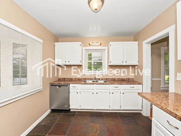 842 Montford Rd — Photo 6