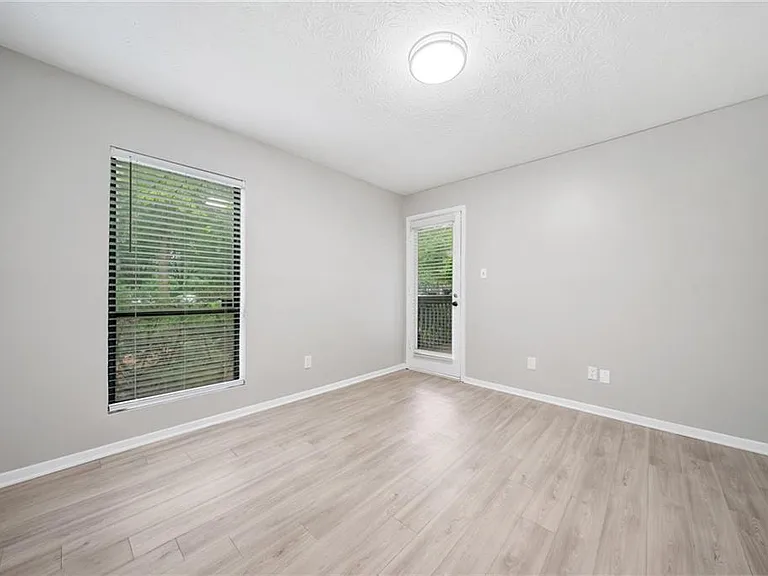 113 Tuxworth Cir — Photo 29