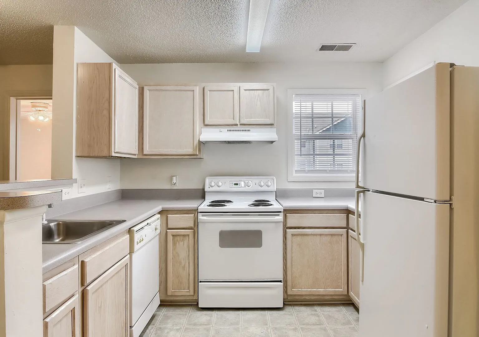 3 Bedroom condo in Raleigh — Photo 2