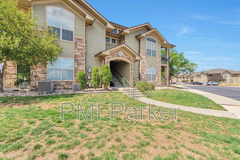 2 bed, 3.0 bath, 1475 sqft, $2,150 — Photo 2