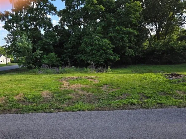 1000 E Pine St, Harrisonville, MO 64701