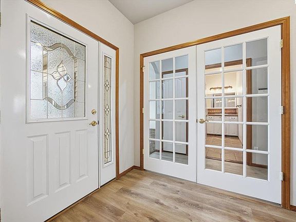 5th image of 125 Berkshire Ln