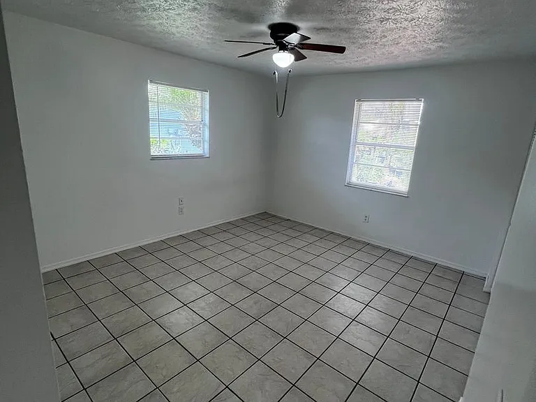 173 SE Fallon Dr — Photo 11