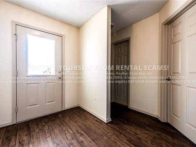 1348 S Jasmine Ln — Photo 2