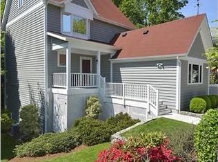 2012 Swan Ter, Alexandria, VA 22307