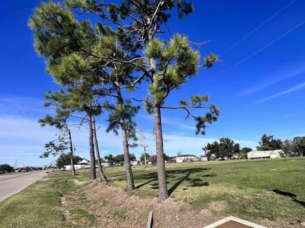 2124 S Alex Plaisance Blvd, Golden Meadow, LA 70357