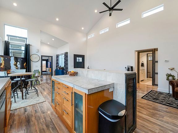 4th image of 711 E 400 N