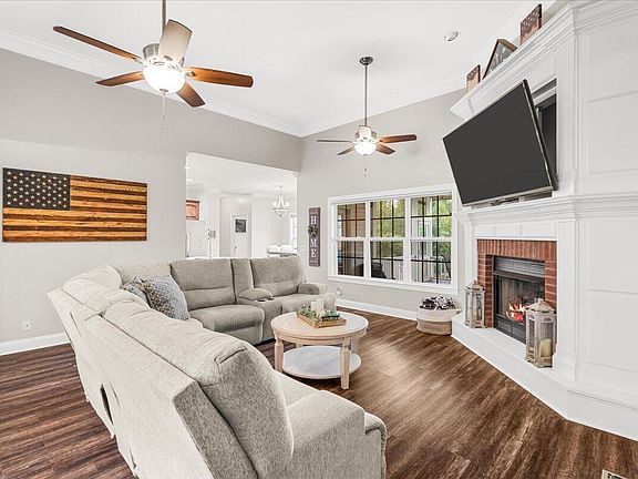 4th image of 1020 S Ridge Dr