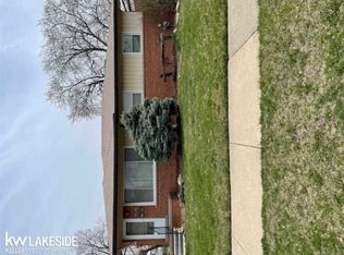 25650 Belleair St, Roseville, MI 48066