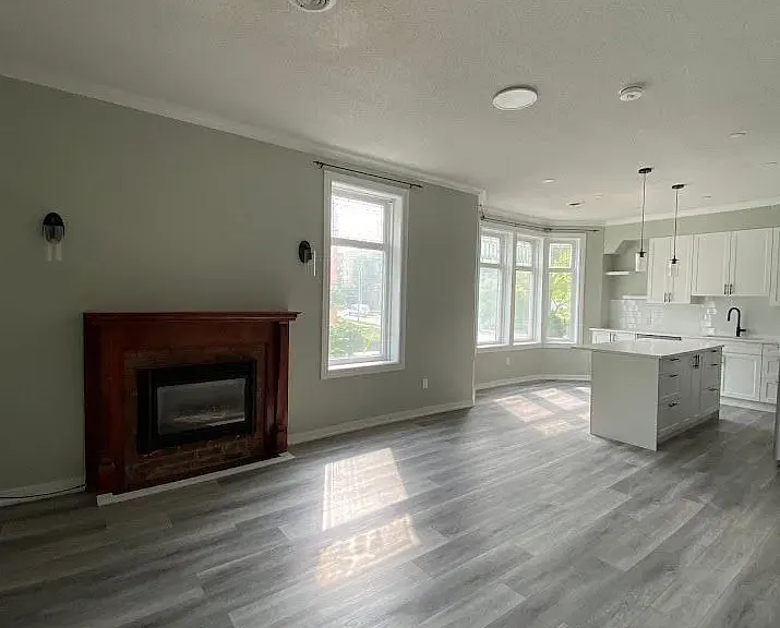 203 Elmwood Ave E — Photo 19