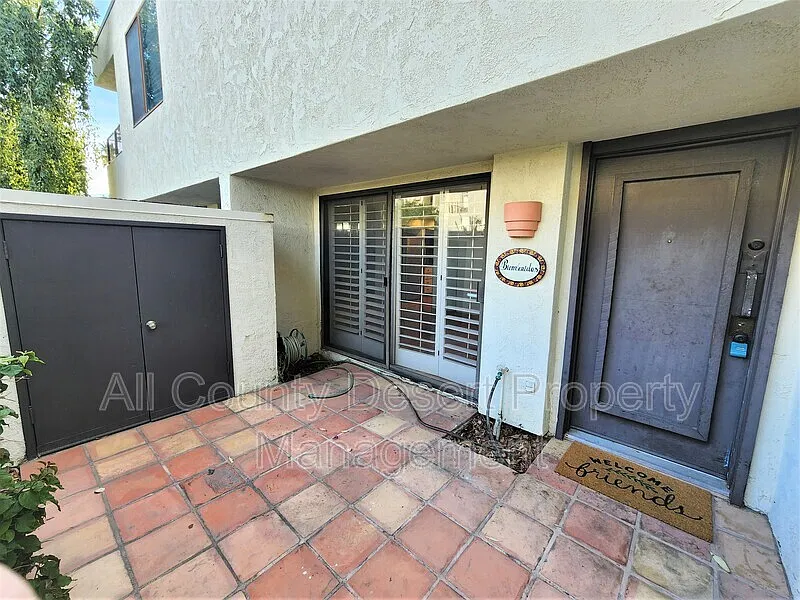 2 bed, 2.5 bath, 1250 sqft, $2,095 — Photo 2
