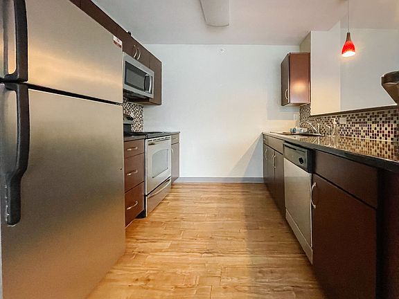 3rd image of 1700 N Rosewood Ave #1700