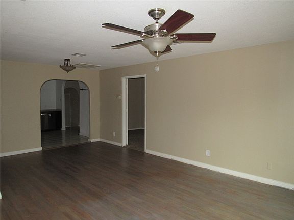 3rd image of 3129 Fadal Ave