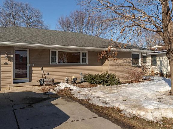 2nd image of 210 E Park St