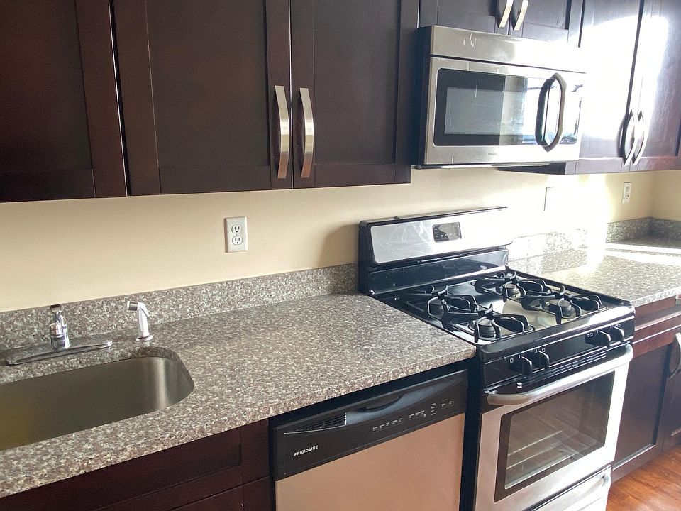 1st image of 719 Sip St