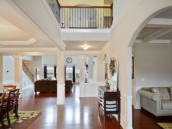 3rd image of 121 Hilda Way