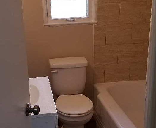 4th image of 243 S Marydell Ave