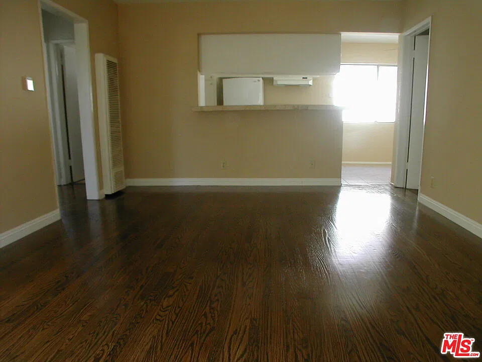 3 bed, 2.0 bath, 1400 sqft, $3,750 — Photo 3