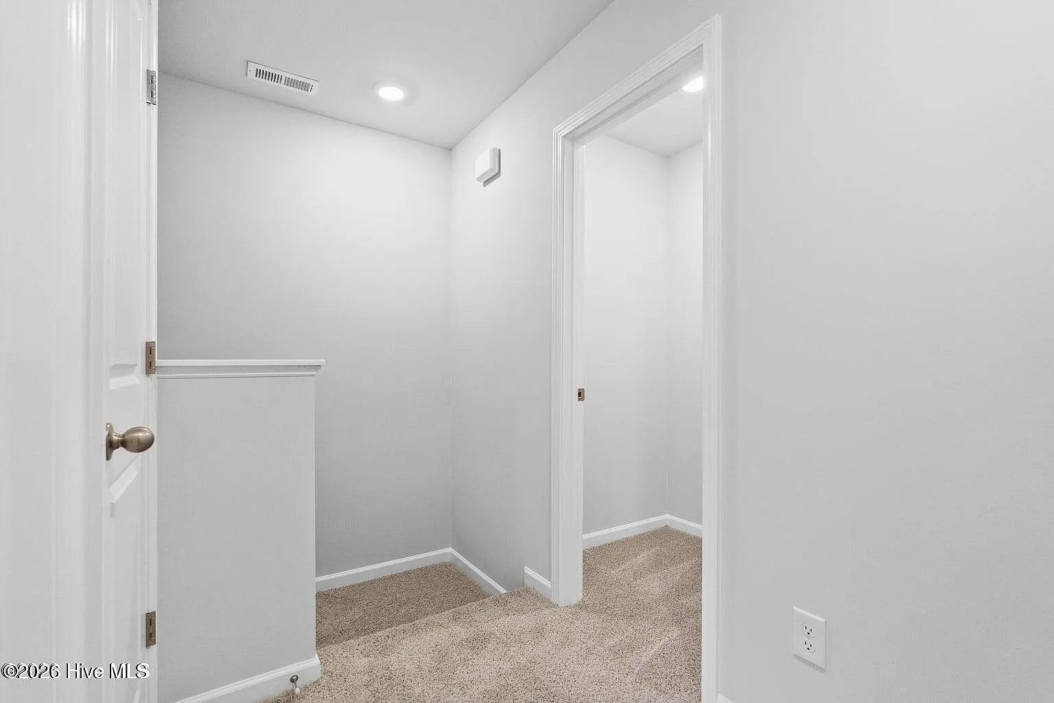 3 bed, 2.5 bath, 1373 sqft, $1,850 — Photo 2