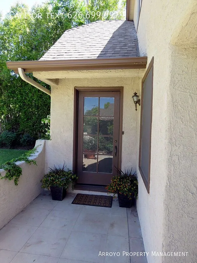 Beautiful 2 Story Dutch Tudor - 4 Bedroom/2 Bath — Photo 2