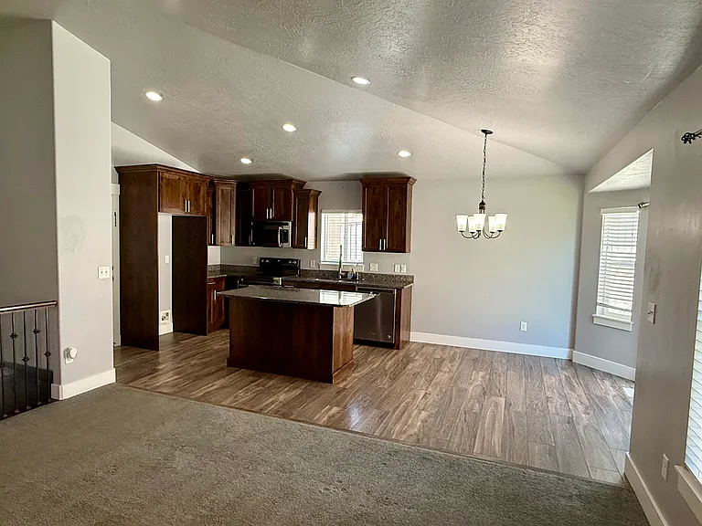 7081 N Hollow View Ct — Photo 2
