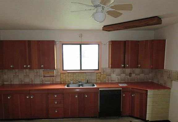 3rd image of 827 E Ladd St