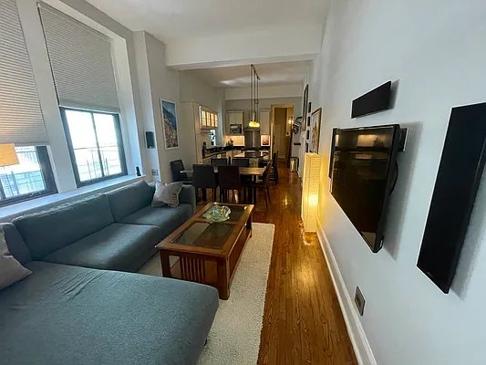 Rented by Julien Aractingi, LREB | media 19