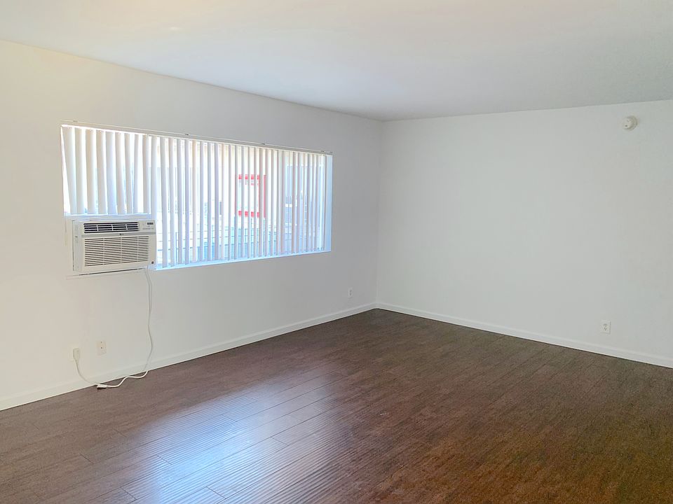 Spacious Studio Living Area