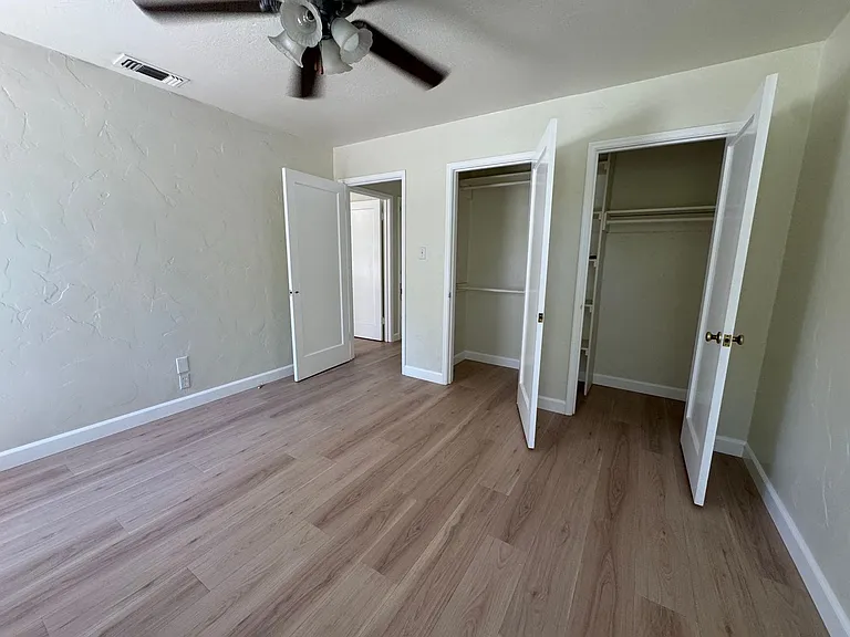 120 Columbia Ave — Photo 20