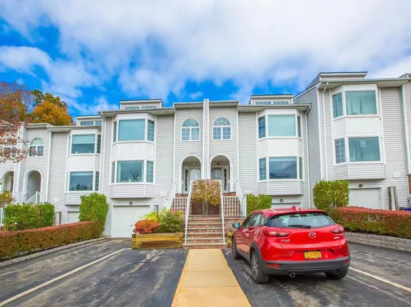 24224 Oak Park Drive #102B, Douglaston, NY 11362