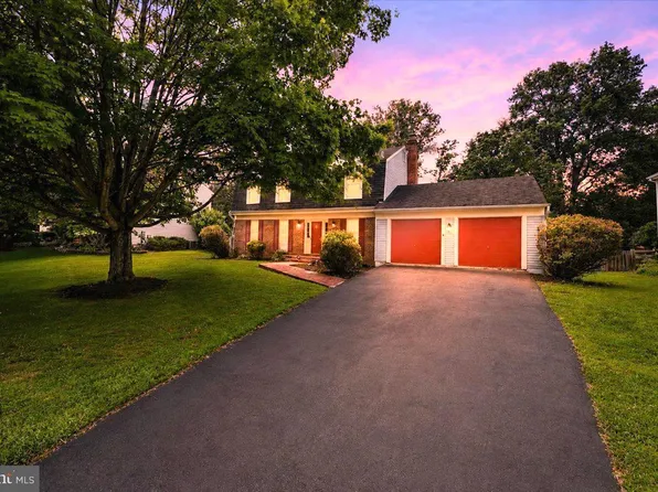 5710 Mackenzie St, Centreville, VA 20120