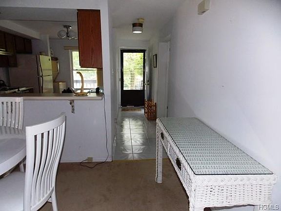 5th image of 33 Timber Hill Ln
