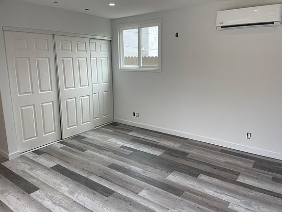 3rd image of 921 Lincoln Blvd #C