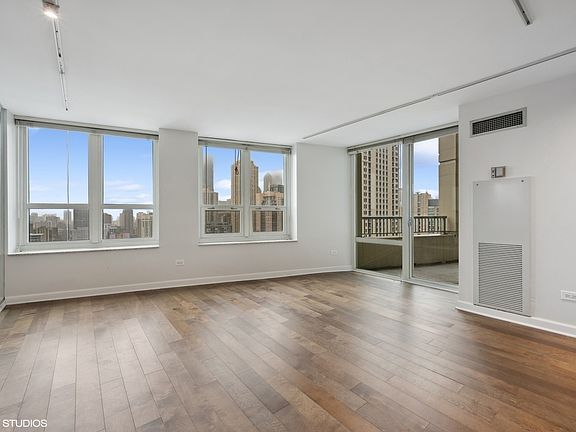 2nd image of 345 N La Salle Dr APT 2802