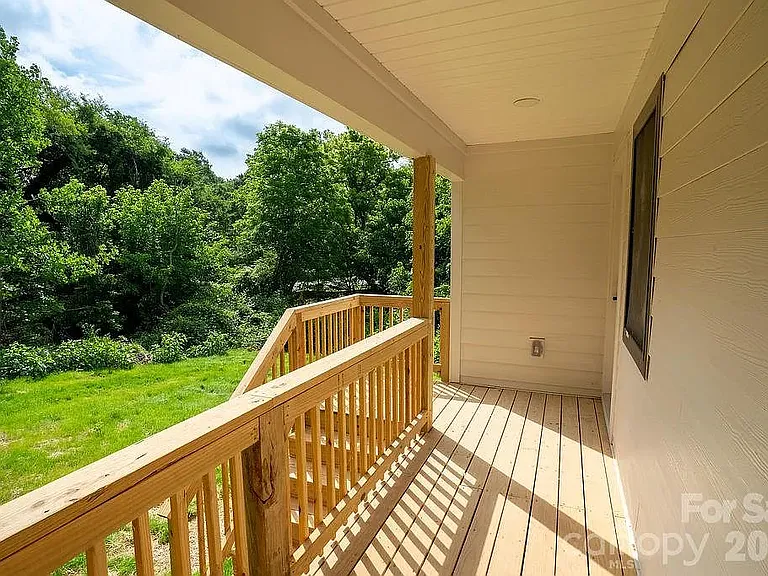 1120 Rosehill Dr — Photo 3