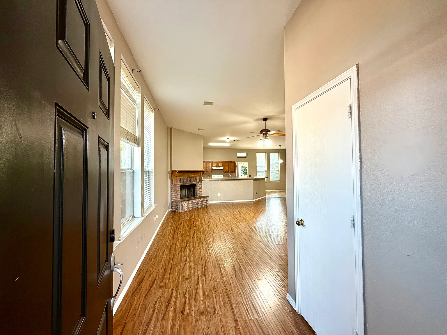 4 bed, 1925 sqft, $2,100 — Photo 2