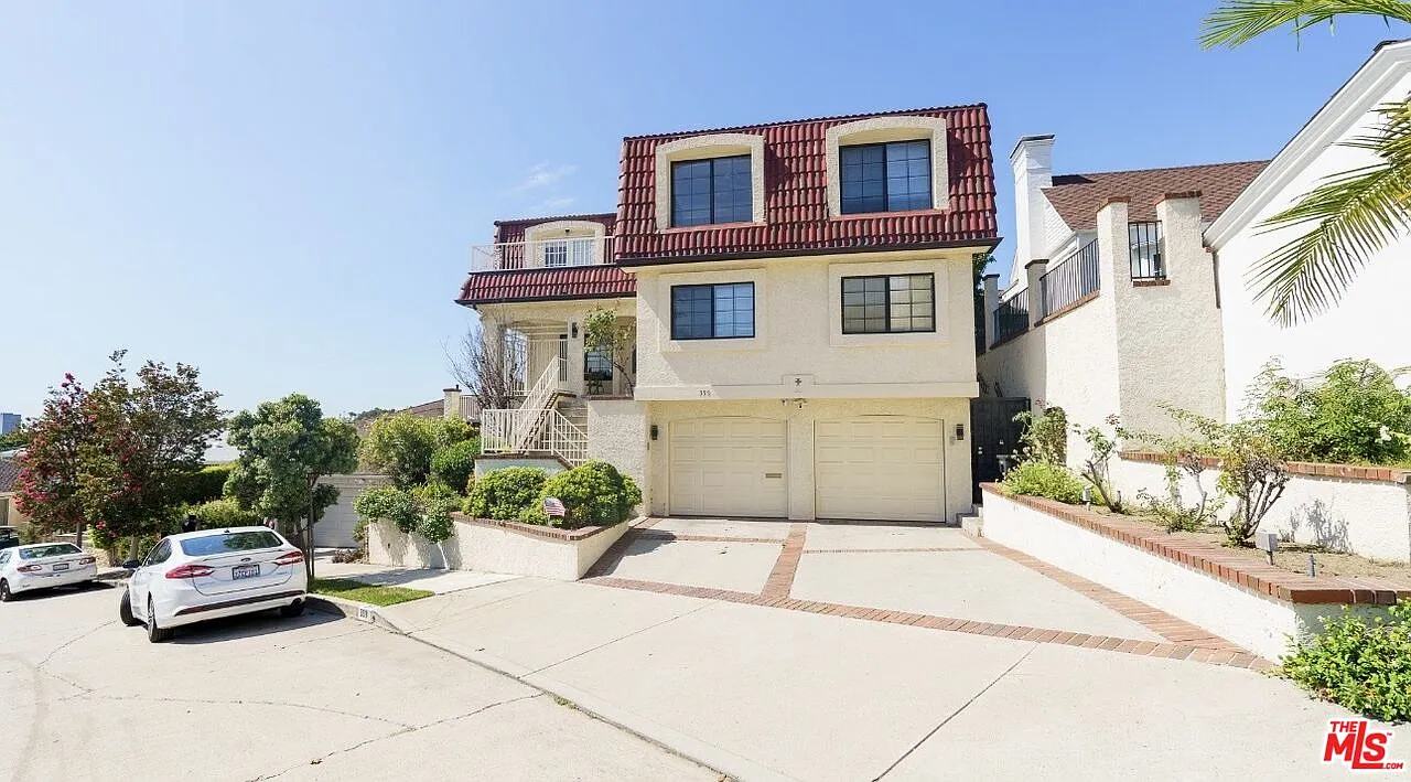 7 bed, 4.0 bath, 4050 sqft, $17,798 — Photo 2