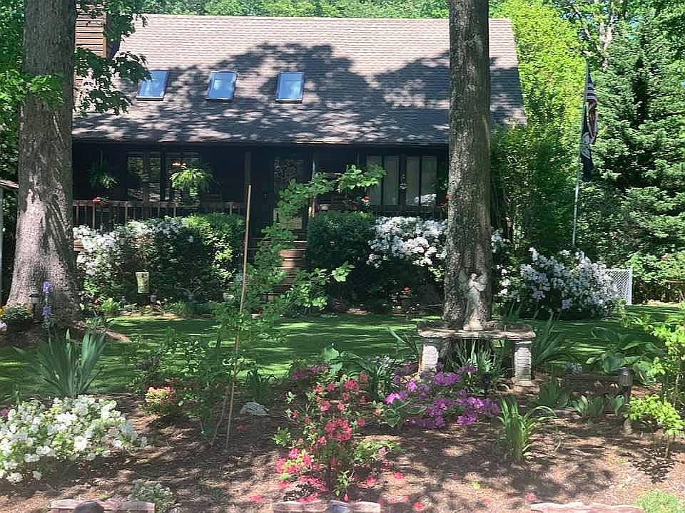1st image of 205 Jefferson Woods Dr