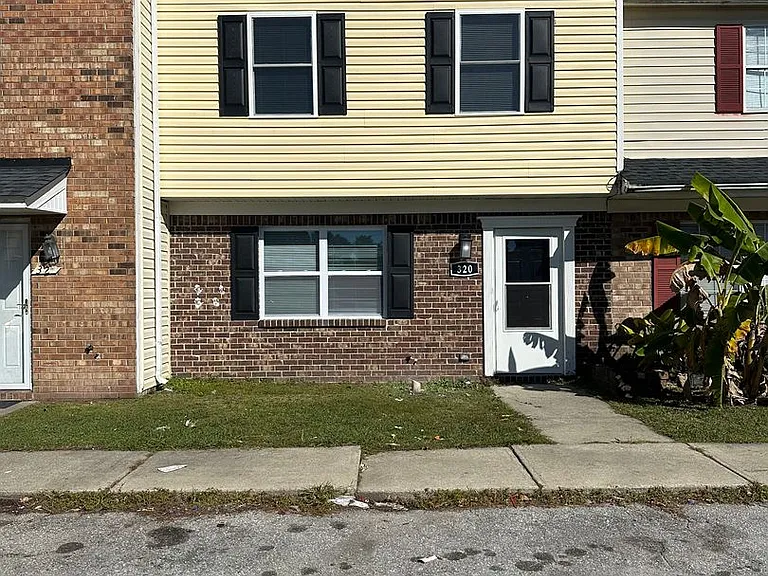 320 Myrtlewood Cir — Photo 1
