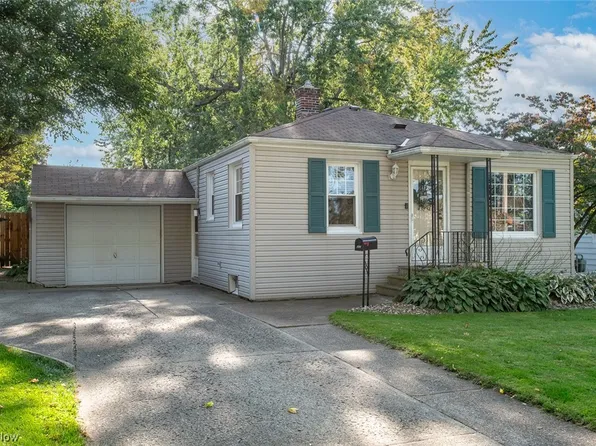 593 Hazel St, Amherst, OH 44001