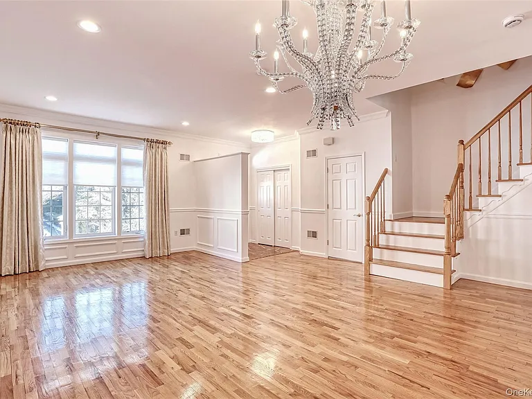80 Alexander Ct — Photo 6