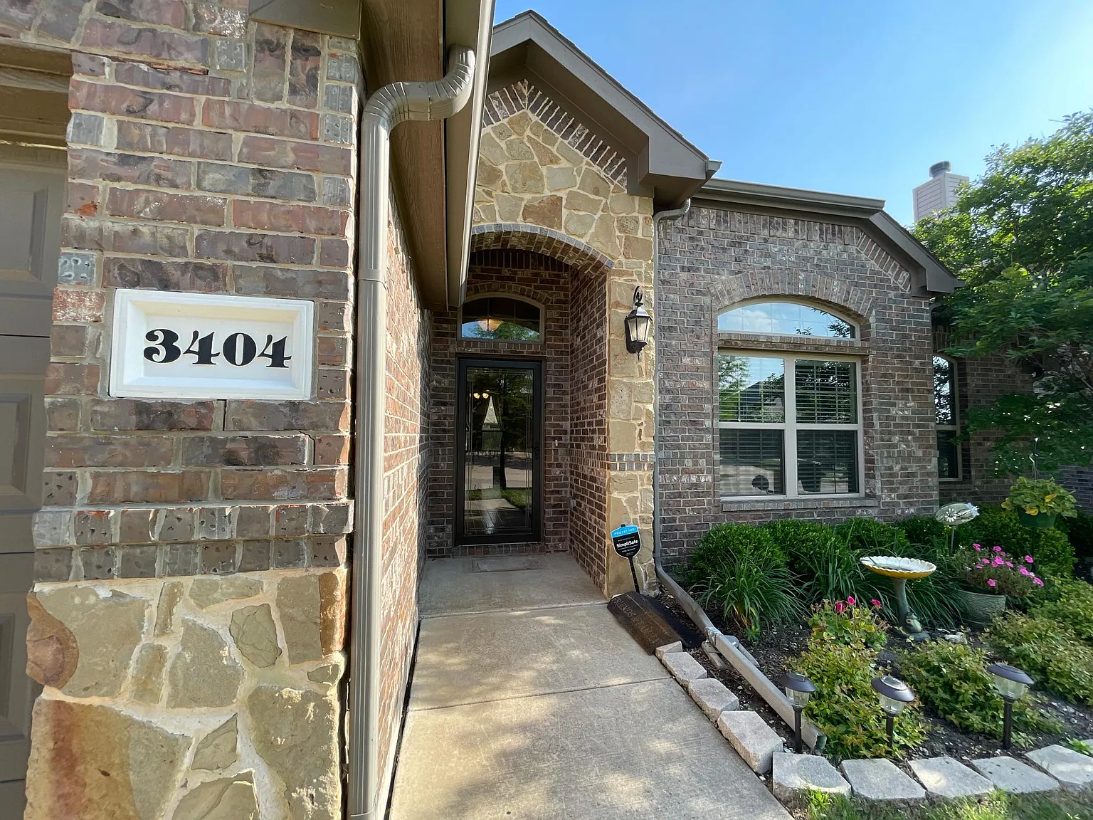 3404 Walnut Ln — Photo 2